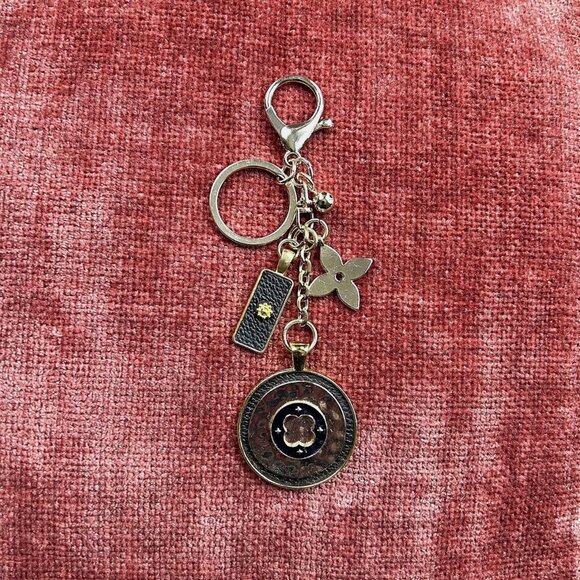 RUSTIC CLOVER Bag Charm Brown Black and Gold Tone - Picture 3 of 9